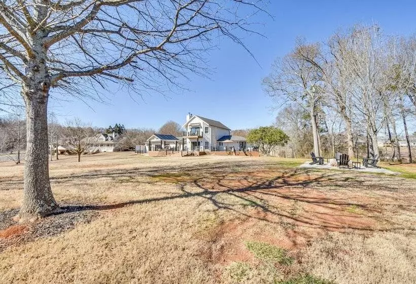 Lake Hartwell Home W/ Dock + Fire Pits!