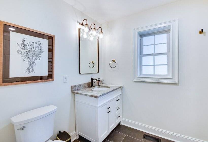 Lake Hartwell Home W/ Dock + Fire Pits!