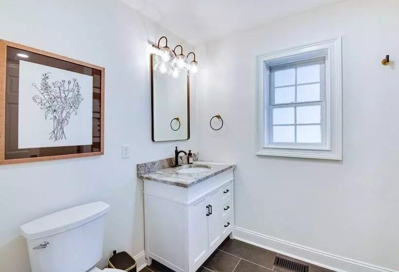 Lake Hartwell Home W/ Dock + Fire Pits!