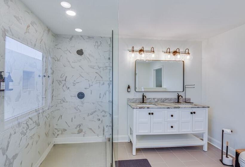 Lake Hartwell Home W/ Dock + Fire Pits!