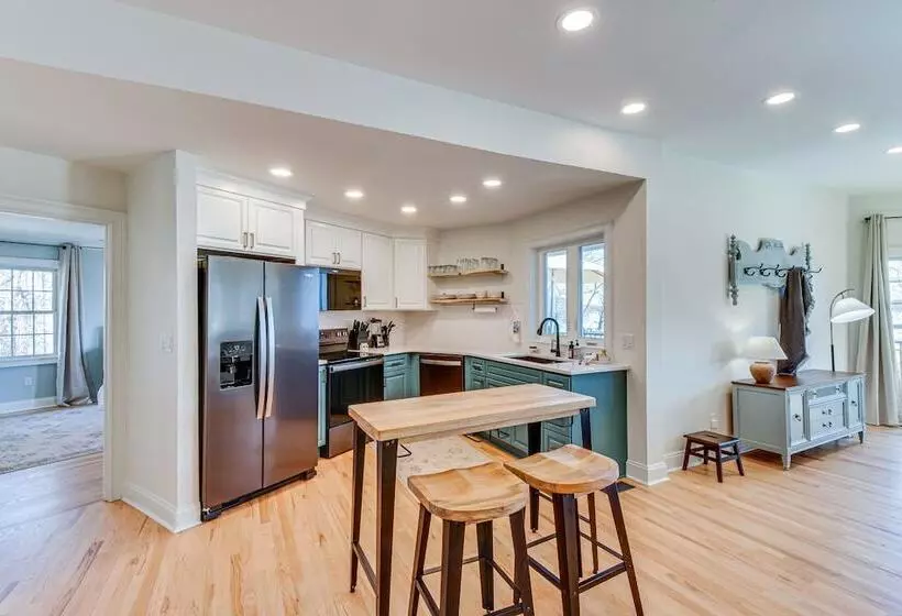 Lake Hartwell Home W/ Dock + Fire Pits!