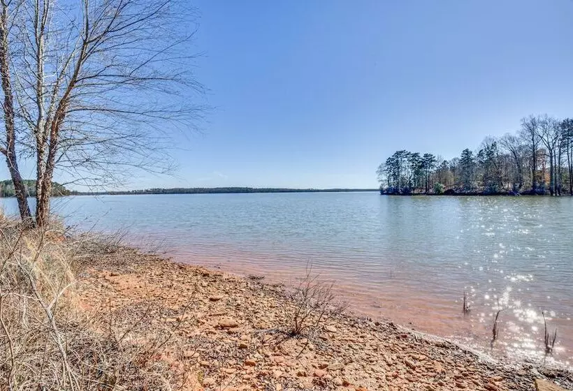 Lake Hartwell Home W/ Dock + Fire Pits!