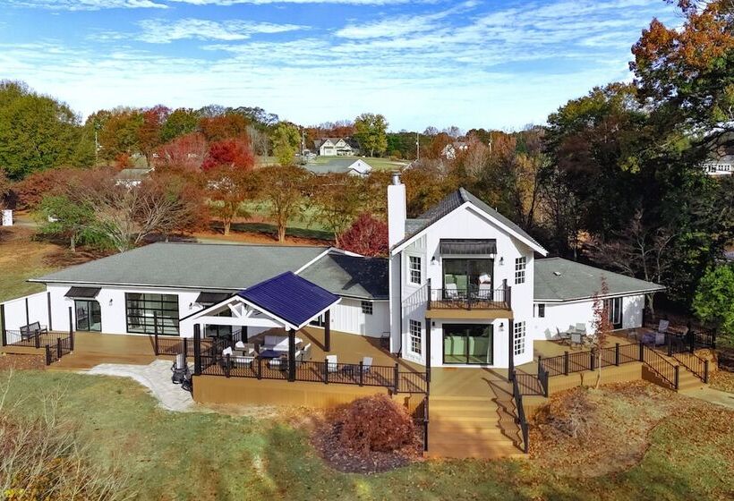 Lake Hartwell Home W/ Dock + Fire Pits!