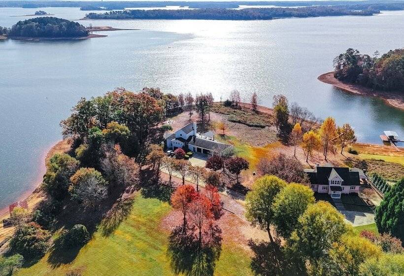 Lake Hartwell Home W/ Dock + Fire Pits!