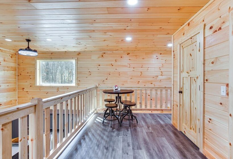 Modern Salineville Cabin On 13 Acres W/ Fire Pit!