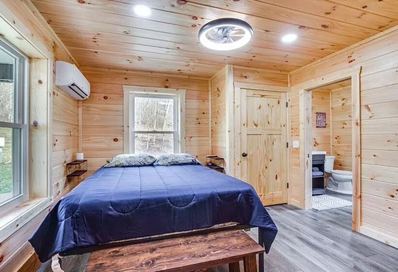 Modern Salineville Cabin On 13 Acres W/ Fire Pit!