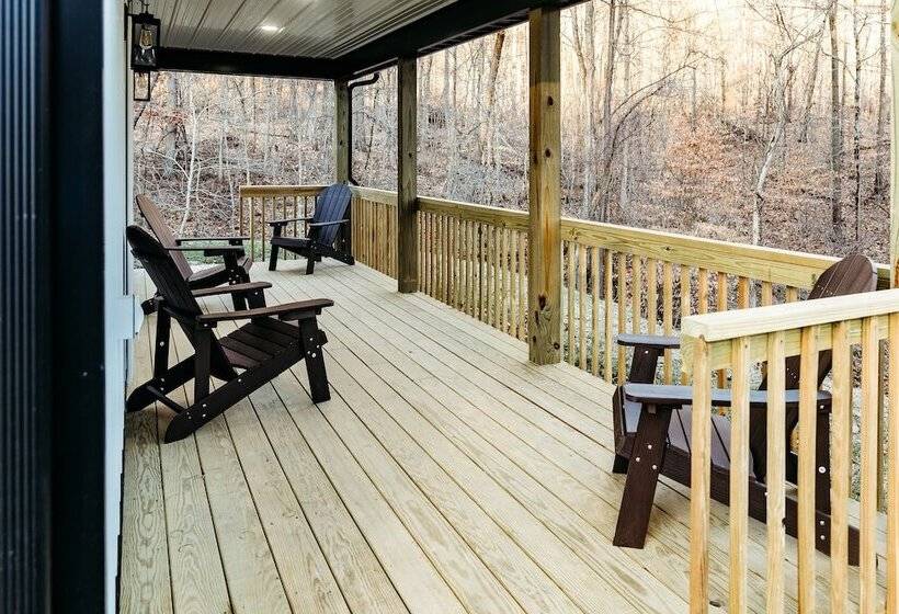 Modern Salineville Cabin On 13 Acres W/ Fire Pit!