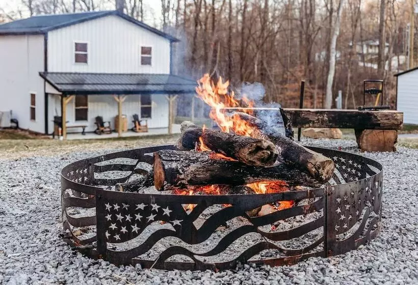 Modern Salineville Cabin On 13 Acres W/ Fire Pit!