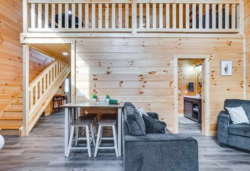 Modern Salineville Cabin On 13 Acres W/ Fire Pit!