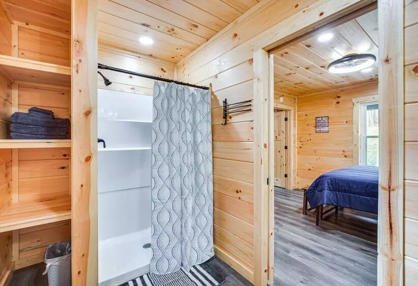 Modern Salineville Cabin On 13 Acres W/ Fire Pit!