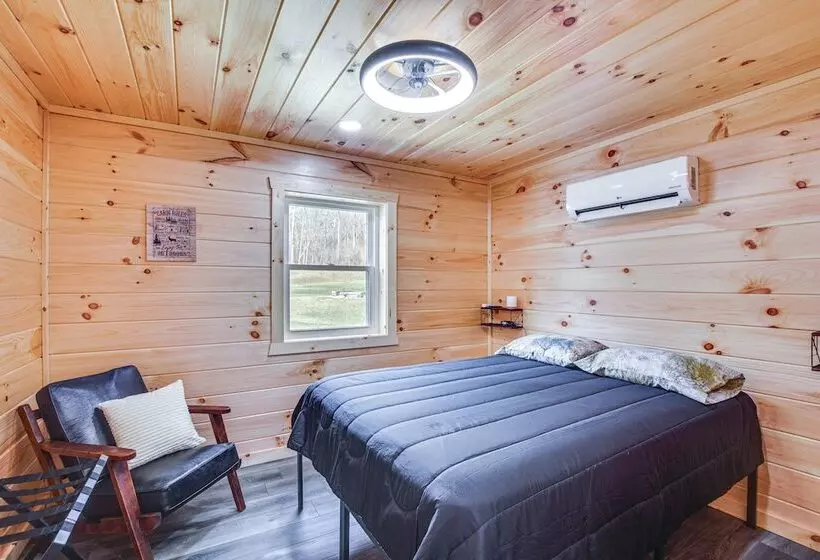 Modern Salineville Cabin On 13 Acres W/ Fire Pit!
