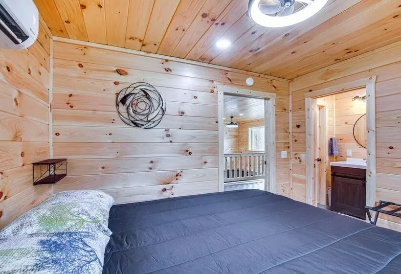 Modern Salineville Cabin On 13 Acres W/ Fire Pit!