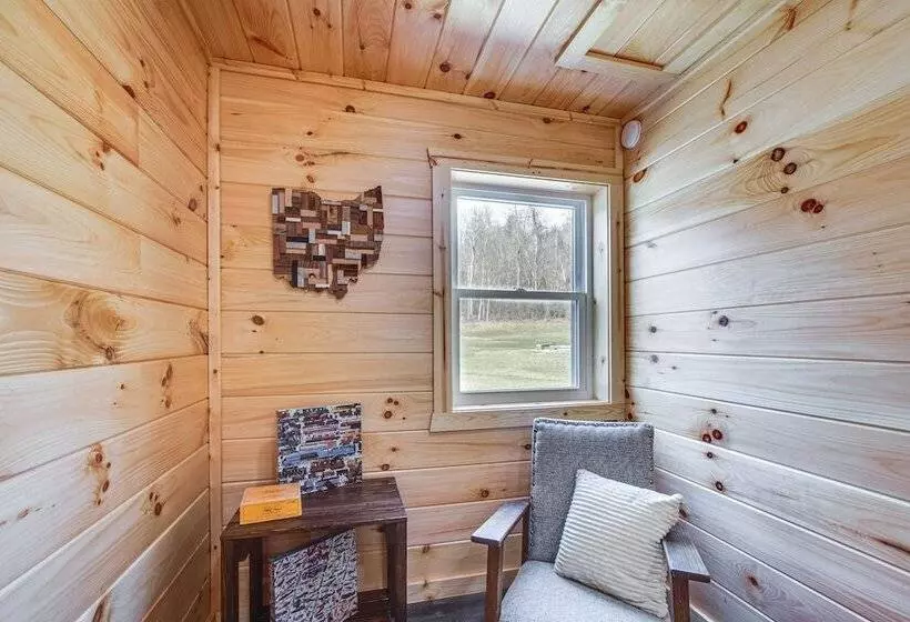 Modern Salineville Cabin On 13 Acres W/ Fire Pit!