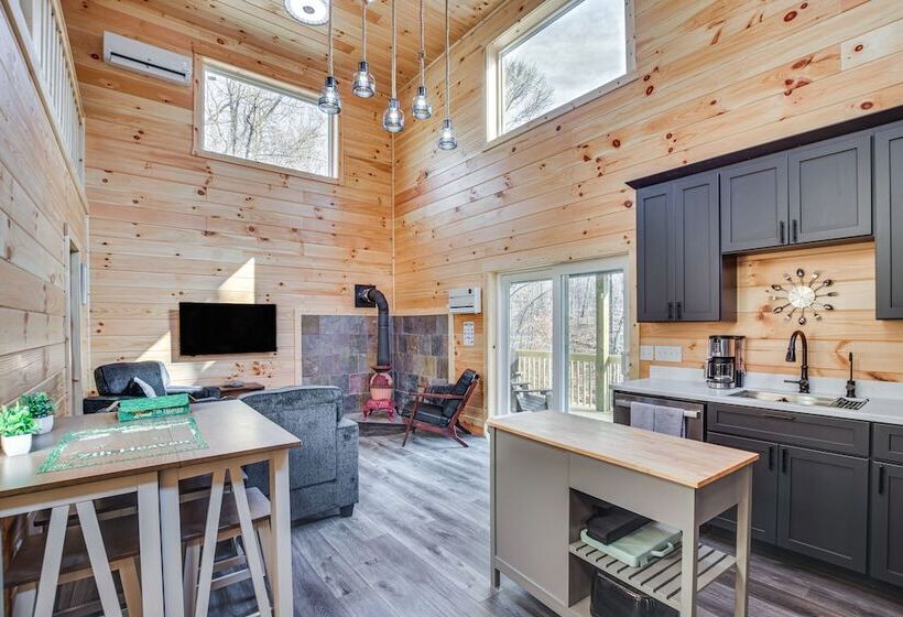 Modern Salineville Cabin On 13 Acres W/ Fire Pit!