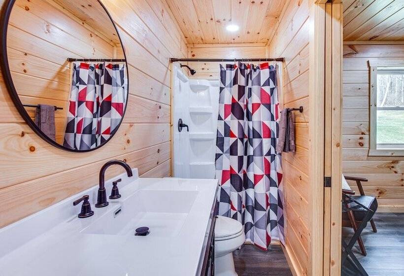 Modern Salineville Cabin On 13 Acres W/ Fire Pit!