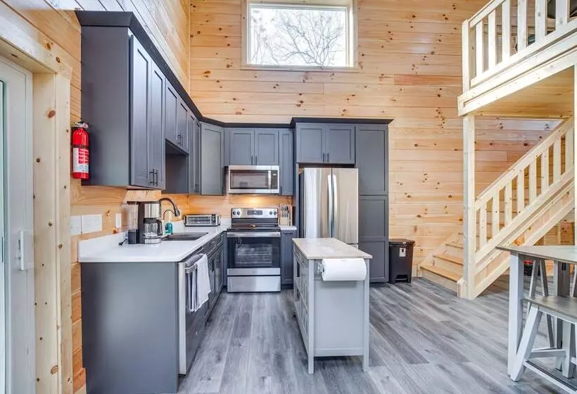 Modern Salineville Cabin On 13 Acres W/ Fire Pit!