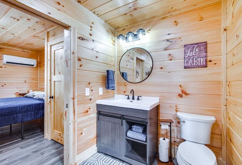 Modern Salineville Cabin On 13 Acres W/ Fire Pit!