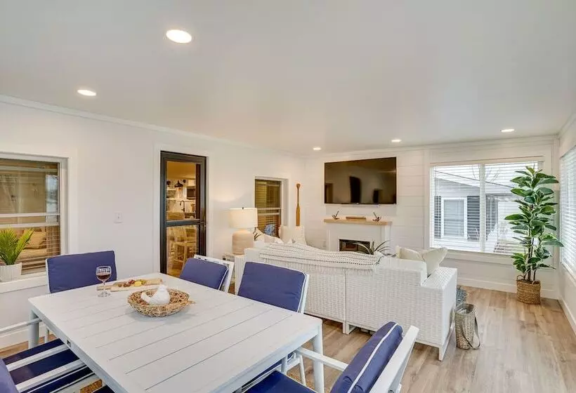 Montpelier Lake House W/ Deck, Dock & Fireplace!