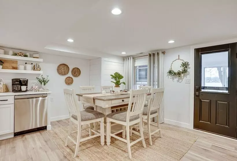 Montpelier Lake House W/ Deck, Dock & Fireplace!