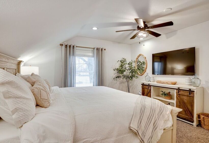 Montpelier Lake House W/ Deck, Dock & Fireplace!