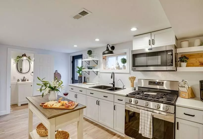 Montpelier Lake House W/ Deck, Dock & Fireplace!