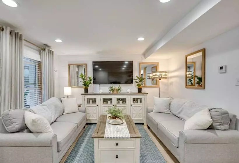 Montpelier Lake House W/ Deck, Dock & Fireplace!