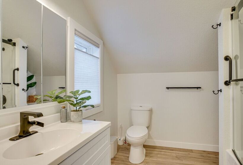 Montpelier Lake House W/ Deck, Dock & Fireplace!