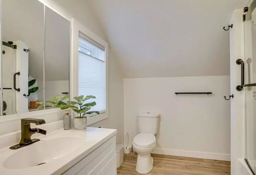 Montpelier Lake House W/ Deck, Dock & Fireplace!