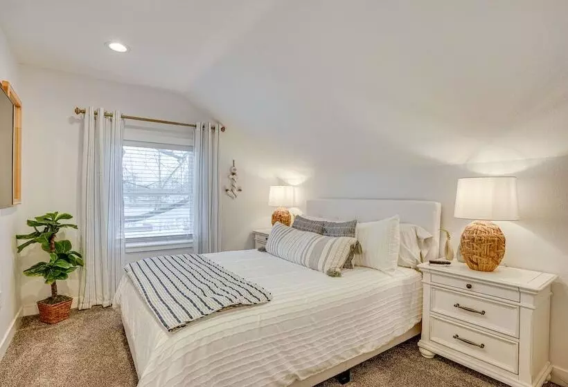 Montpelier Lake House W/ Deck, Dock & Fireplace!