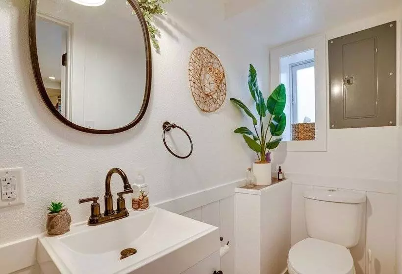 Montpelier Lake House W/ Deck, Dock & Fireplace!