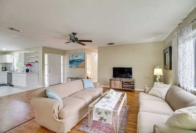 Palm Bay Home W/ Screened Porch 8 Mi To Beaches!