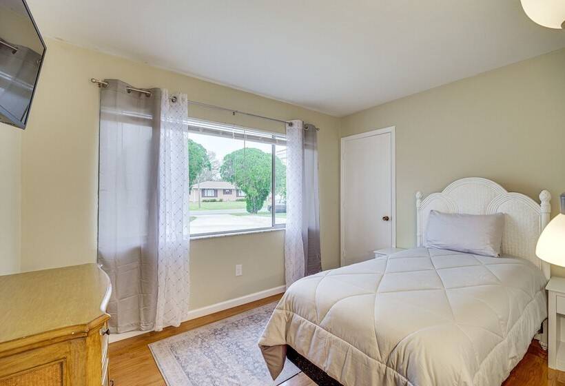 Palm Bay Home W/ Screened Porch 8 Mi To Beaches!