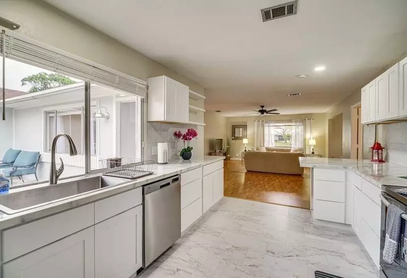 Palm Bay Home W/ Screened Porch   8 Mi To Beaches!