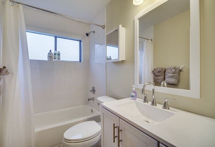 Palm Bay Home W/ Screened Porch 8 Mi To Beaches!