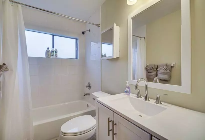 Palm Bay Home W/ Screened Porch   8 Mi To Beaches!