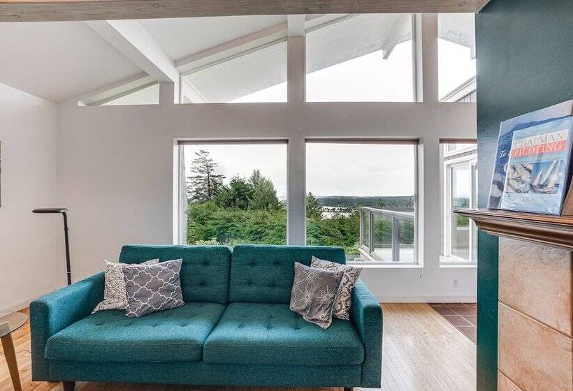 Peaceful Port Orford Retreat W/ Hot Tub & Views!