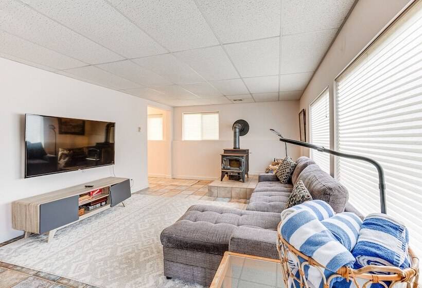 Peaceful Port Orford Retreat W/ Hot Tub & Views!