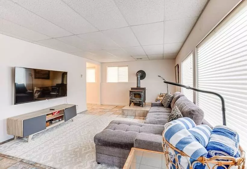 Peaceful Port Orford Retreat W/ Hot Tub & Views!
