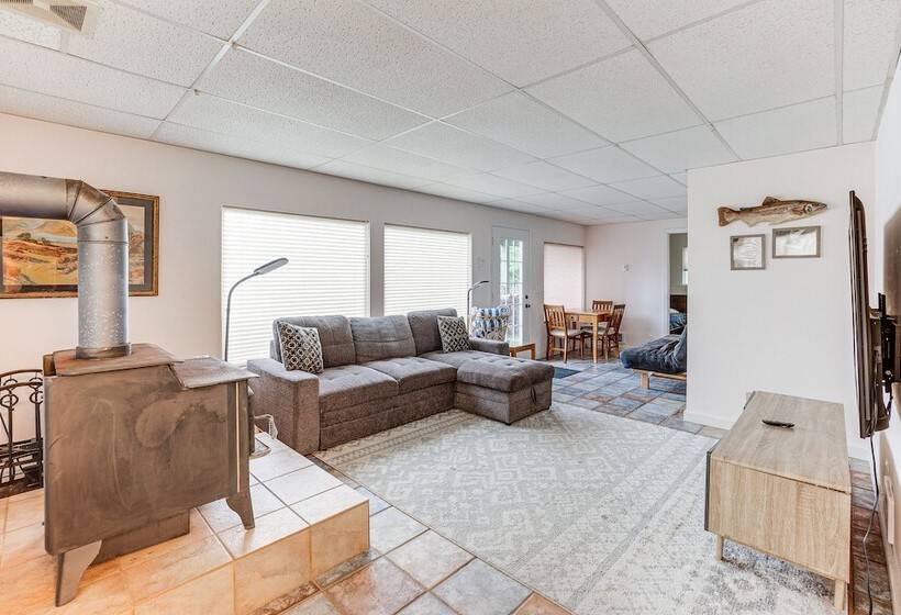 Peaceful Port Orford Retreat W/ Hot Tub & Views!