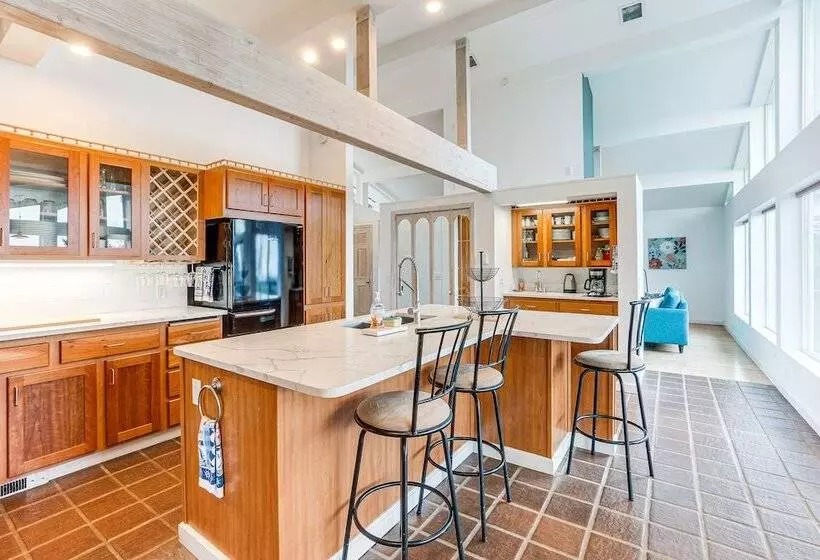 Peaceful Port Orford Retreat W/ Hot Tub & Views!