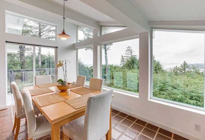 Peaceful Port Orford Retreat W/ Hot Tub & Views!