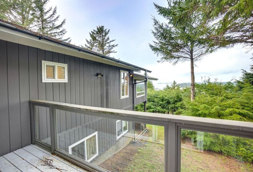 Peaceful Port Orford Retreat W/ Hot Tub & Views!