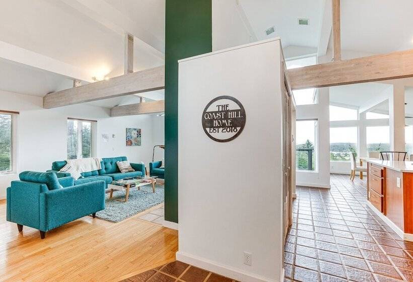 Peaceful Port Orford Retreat W/ Hot Tub & Views!