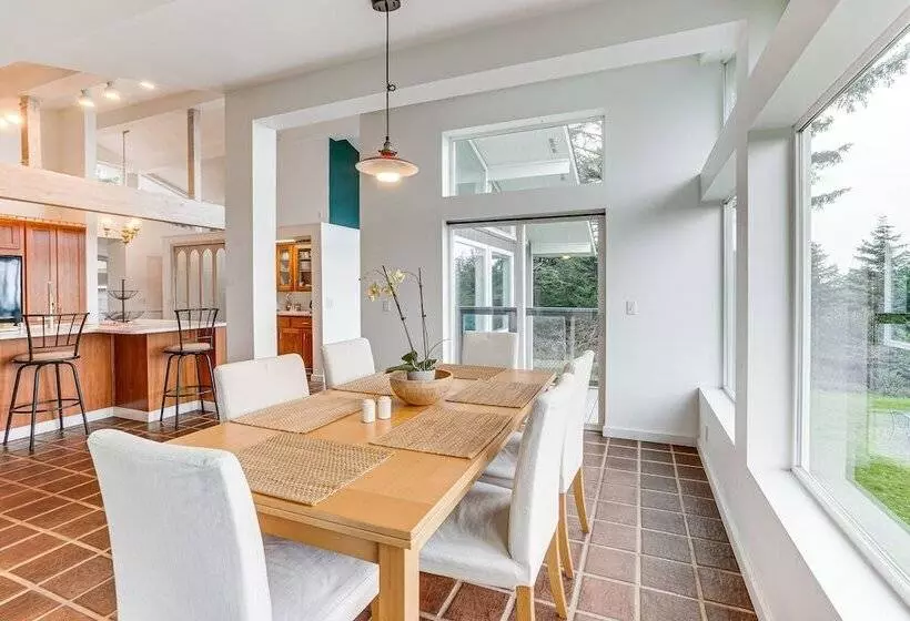 Peaceful Port Orford Retreat W/ Hot Tub & Views!