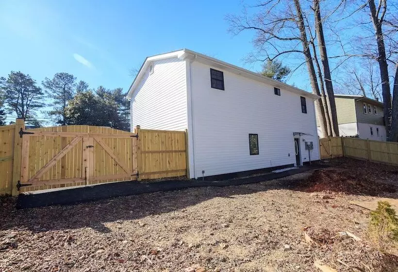 Majatalo Spacious La Plata Escape