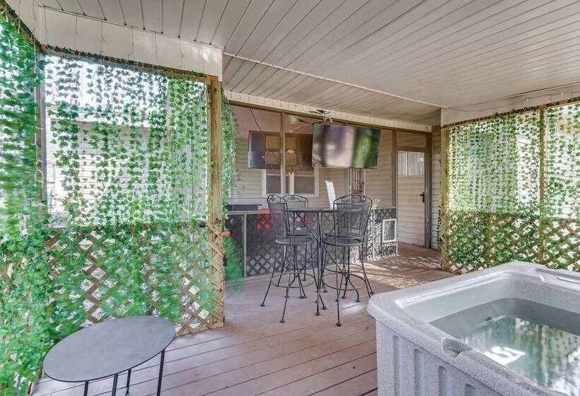 Pet Friendly Birmingham Cottage W/ Private Hot Tub