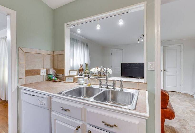 Pet Friendly Birmingham Cottage W/ Private Hot Tub