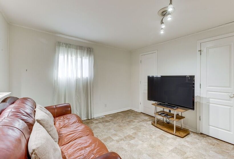 Pet Friendly Birmingham Cottage W/ Private Hot Tub