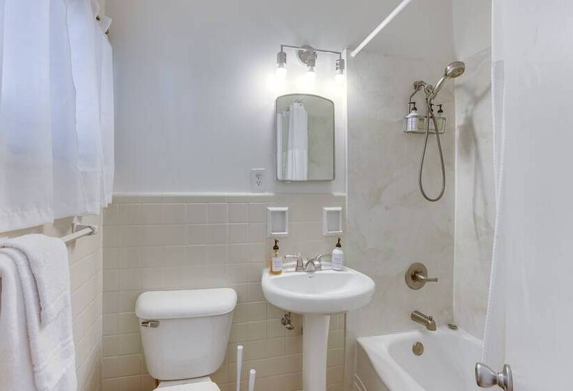 Pet Friendly Birmingham Cottage W/ Private Hot Tub