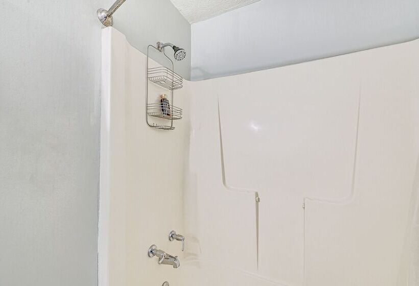 Pet Friendly Lawrenceburg Home Near Distilleries!